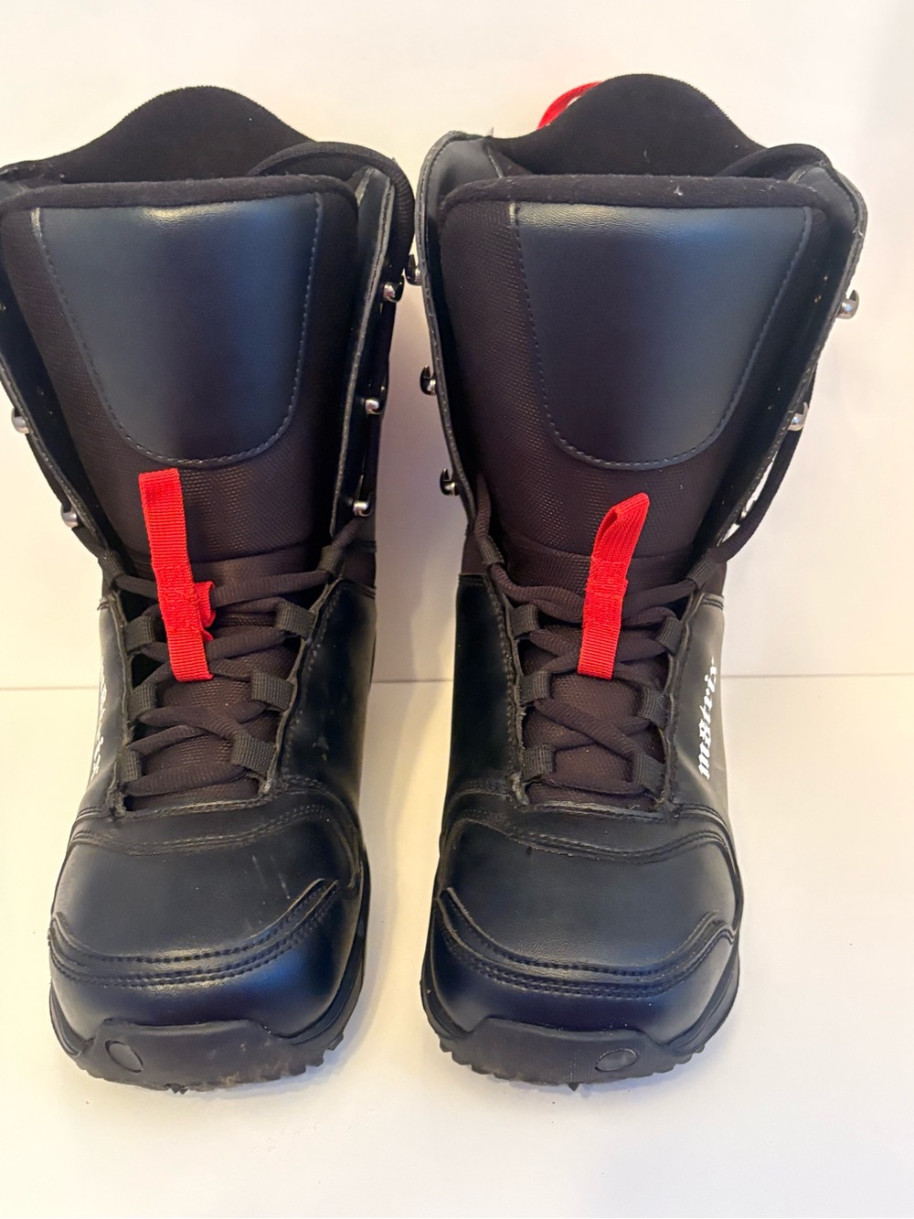 Matrix 580 snow board boots. Junior unisex size 7. Erik sports